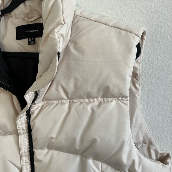 Vero Moda Light Beige Puffer Vest - Picture 2 of 4